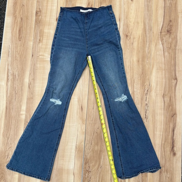 Tinseltown Dark Blue Pull On Distressed Flare Jeans Size 7 - Picture 6 of 8